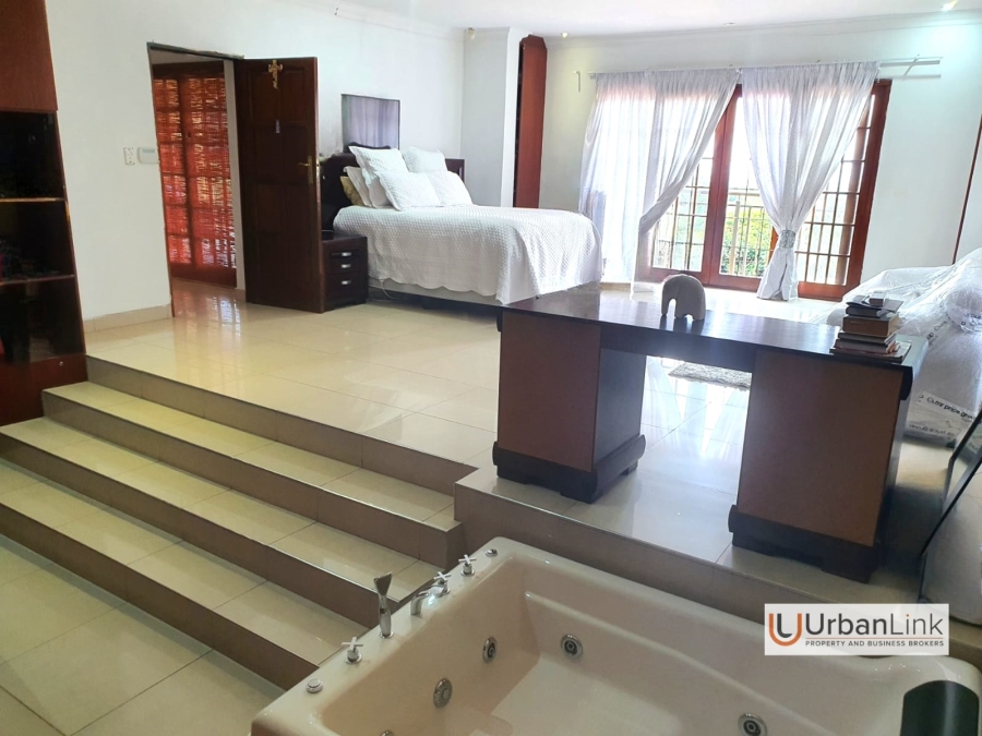 6 Bedroom Property for Sale in Safari Gardens North West